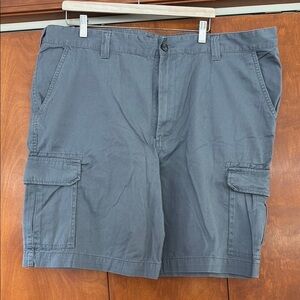 Merona Gray Cargo Shorts with Relaxed Fit and Belt Loops L-6